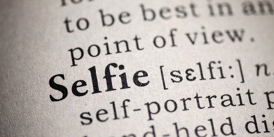 bugil pria 70 tahun batal jadi pembawa acara rev3