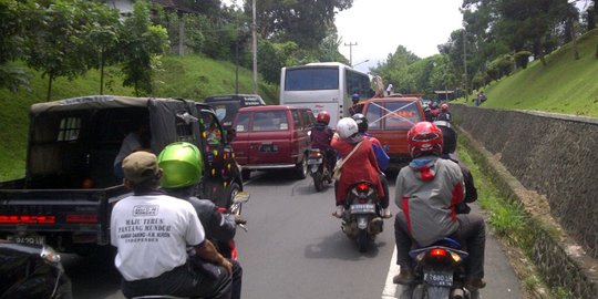 Malam Tahun Baru 2015 jalur Puncak Bogor ditutup