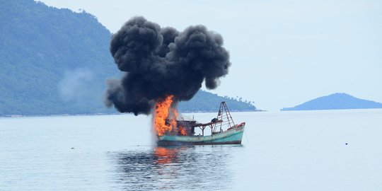 Demokrat sindir Jokowi tenggelamkan perahu kecil, bukan kapal