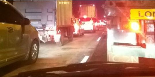 Tol Jakarta-Cikampek macet parah, Cawang-Bekasi butuh 3 jam