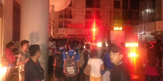 Kebakaran di Mal Season City, mobil berebut keluar parkiran
