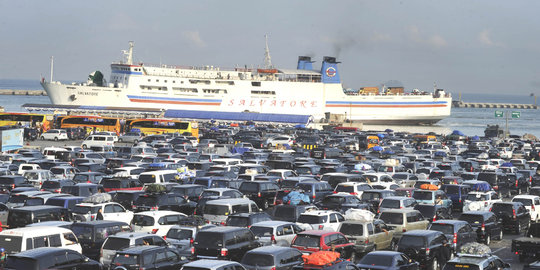 Natal, penyeberangan di Pelabuhan Merak naik 2 kali lipat