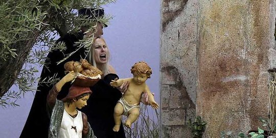 Kelakuan aktivis Femen bikin rusuh usai misa Natal di Vatikan