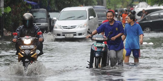 Hujan sejak subuh, Jakarta dikepung banjir