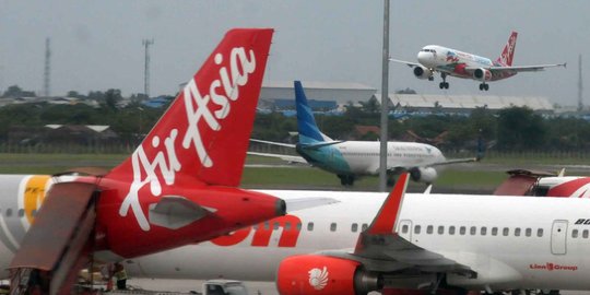 Memantau aktivitas pesawat AirAsia di Bandara Soekarno-Hatta