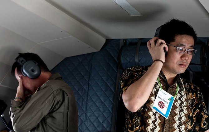 keluarga korban ikut cari airasia