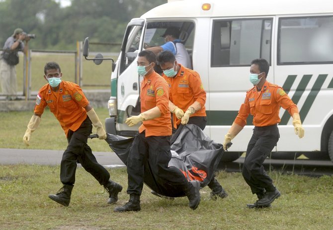 evakuasi jenazah korban airasia