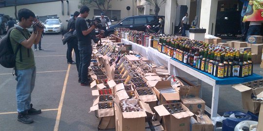 Bea Cukai Pekanbaru amankan kapal muatan 6 ribu botol miras