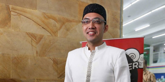 Sandy Tumiwa kenalkan agama Islam kepada anak