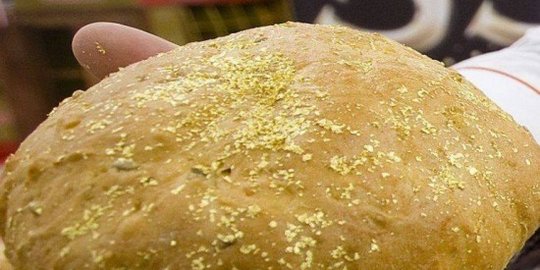 Berani bayar Rp 1,8 juta untuk sepotong roti emas?