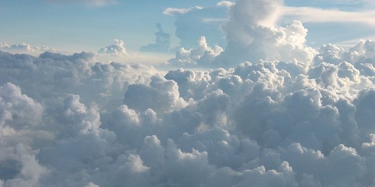 Mengapa awan cumolonimbus bisa sebabkan pesawat terbang jatuh?