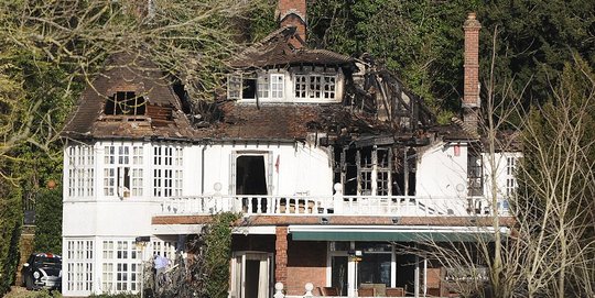 Rumah Rp 6,75 M terbakar, jutawan Inggris jadi gelandangan