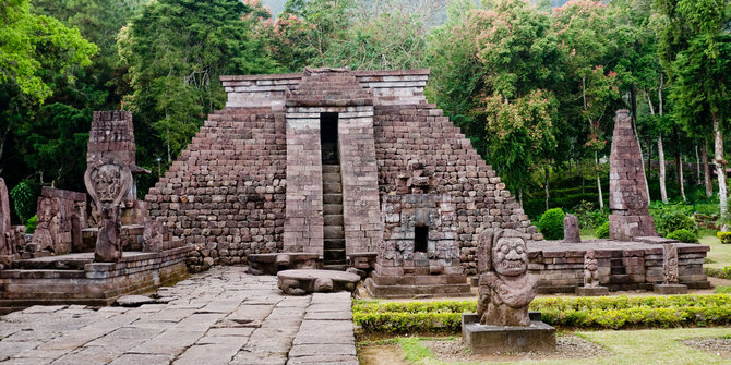 Candi Sukuh, Misteriusnya Piramida Maya Bernuansa Erotis di Tengah Pulau Jawa