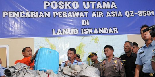 Menhub Jonan periksa serpihan AirAsia di Pangkalanbun