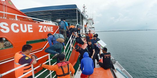 5 Tanda-tanda penemuan AirAsia setelah 3 hari hilang