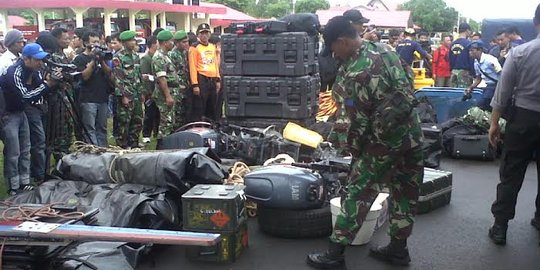 Evakuasi jenazah penumpang AirAsia, Tim SAR menuju KRI Bung Tomo