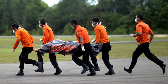 Pengiriman jasad korban AirAsia ke Surabaya ditunda sementara