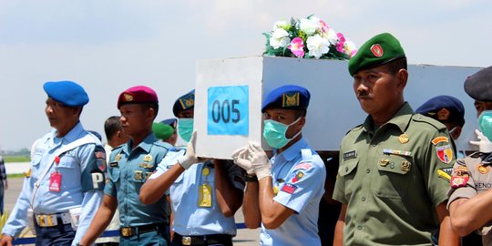 2 Jenazah AirAsia di Pangkalanbun dibawa ke Surabaya malam ini