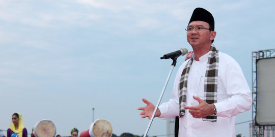 Ahok lantik ribuan PNS DKI di lapangan Monas