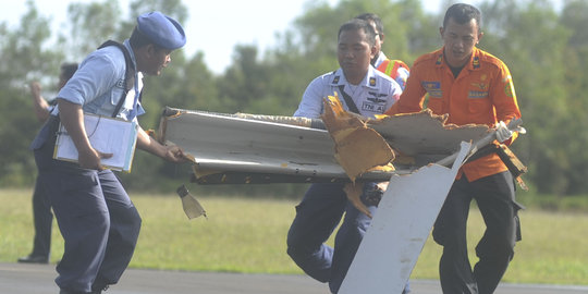 6 Hari pencarian, puing badan AirAsia makin banyak ditemukan