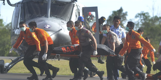 Tim SAR kembali evakuasi 2 jenazah dan puing AirAsia