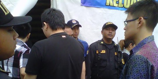 Harap-harap cemas keluarga tunggu hasil identifikasi tim DVI