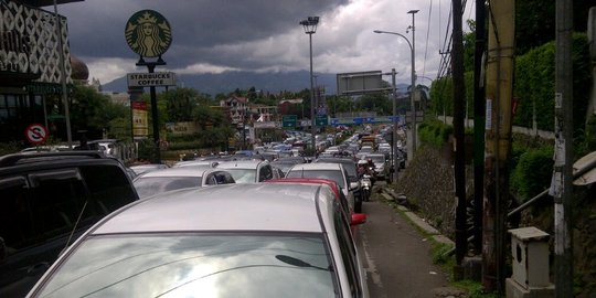 Ini wujud jalur Puncak, terkunci tak gerak sama sekali 4 Jam