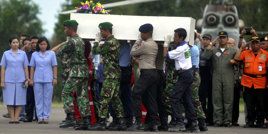 Pencarian AirAsia hari keenam, total ditemukan 30 jenazah