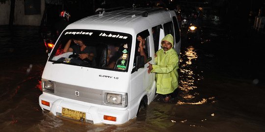 Sungai Ancol meluap, Jalan RE martadinata banjir