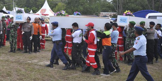 Keluarga korban AirAsia anggap evakuasi jenazah lamban