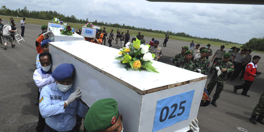 Ibunda pramugara AirAsia tegar lihat kedatangan jenazah anaknya