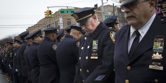 Tidak dibela, polisi New York balik badan saat wali kota pidato