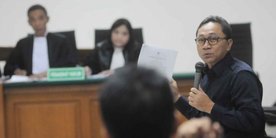 Ketua MPR Zulkifli Hasan bersaksi di sidang penyuap Annas Maamun