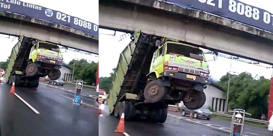 Ini wujud truk yang tersangkut jembatan di Tol Jagorawi