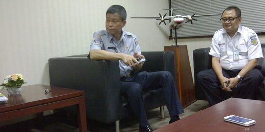 terburu buru bekukan airasia surabaya singapura rev1