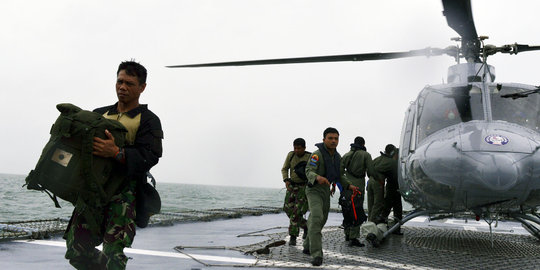 Tokoh agama doa di atas heli Puma keliling lokasi jatuh AirAsia