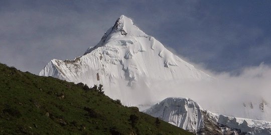 Ini gunung 'perawan' tertinggi dunia yang mengundang tanda tanya