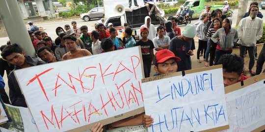 Demo mafia hutan, aktivis minta KPK tangkap Zulkifli Hasan