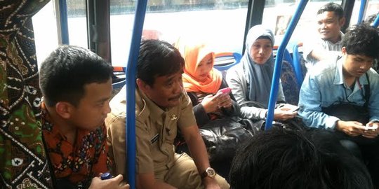 Blusukan pakai Transjakarta, Djarot Saiful tak dikenal petugas