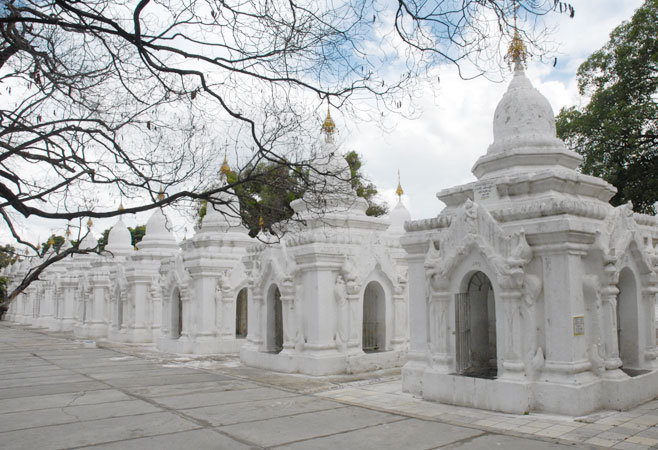 buku tertua di dunia di pagoda kuthodaw