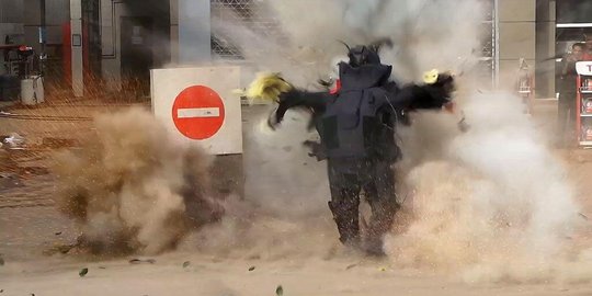 Detik-detik polisi Mesir tewas saat berusaha jinakkan bom