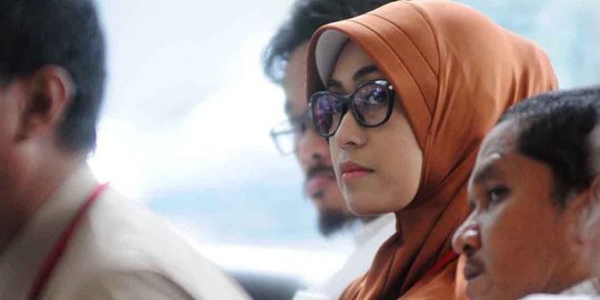 Siti Masnuri, istri muda Fuad Amin Imron penuhi panggilan KPK