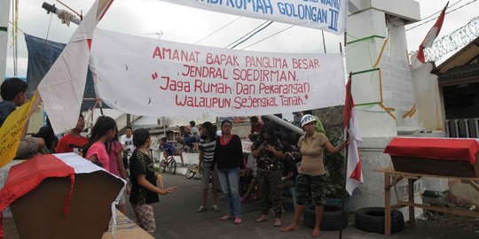 Tolak penggusuran, warga blokade kompleks Batalyon Siliwangi