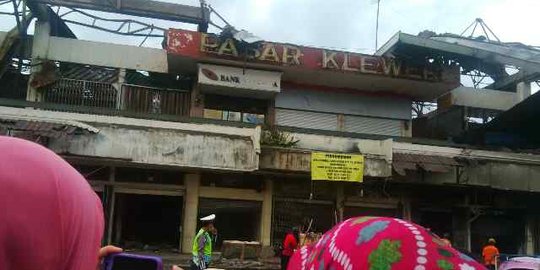 Pasar Klewer ludes terbakar, pedagang besi bekas panen