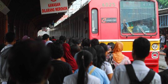 Polisi tak tahan mahasiswa UI yang pecahkan kaca KRL