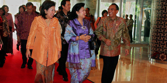 Membandingkan gaya sehari-hari Ani SBY dengan Iriana Jokowi