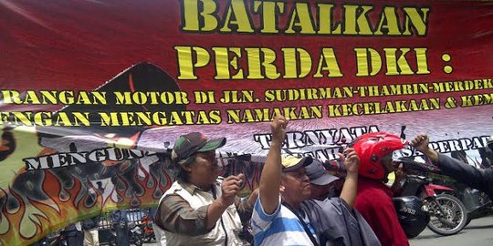 Demo lagi, ratusan tukang ojek minta Ahok cabut larangan motor