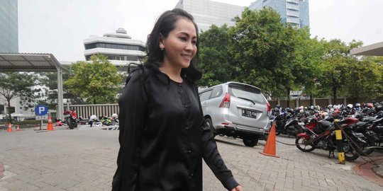 Saksi akui istri muda Romi Herton ikut antar duit suap Akil
