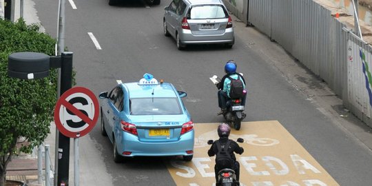 Setelah 17 Januari, motor juga dilarang lewat Jalan Sudirman