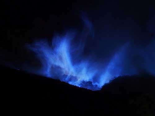 api biru di kawah ijen